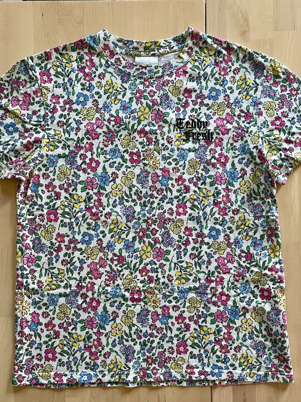 Teddy Fresh Unisex White Floral Flower Garden Spring T-Shirt size Small